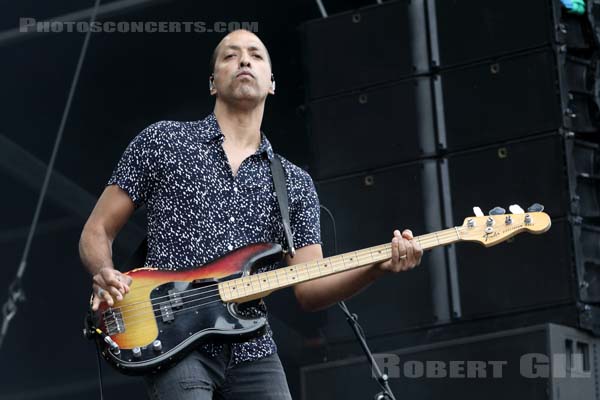 METRIC - 2019-07-20 - PARIS - Hippodrome de Longchamp - Main Stage 2 - Joshua Winstead